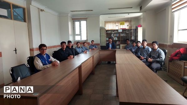 تقدیر از همیاران مشاور مدرسه هیات امنایی شهید میرحبیبی  ناحیه 4 کرج