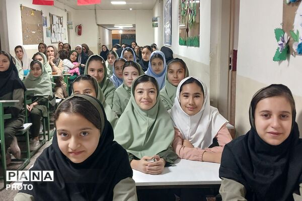 تجلیل از برگزیدگان جشنواره هنری فردا و المپیاد ورزشی در دبستان رضوان بهارستان‌دو