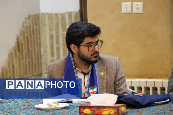 بازدید استاندار یزد از سازمان دانش‌آموزی استان یزد