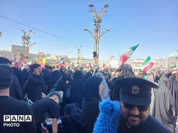 حماسه وفاداری در مشهد؛ حضور میلیونی مردم در بدرقه مقام معظم رهبری
