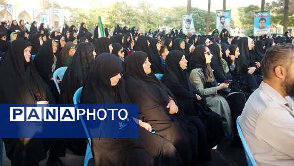 غبارروبی مزار شهدا توسط مسئولین شهرستان نیشابور انجام شد 