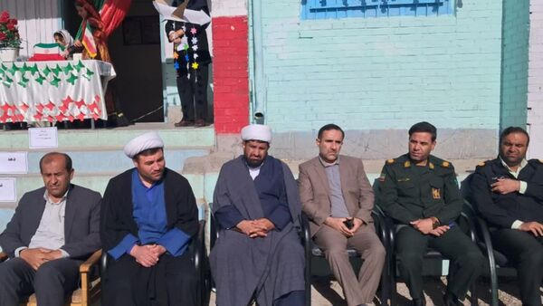 نواخته شدن زنگ انقلاب در دبستان دخترانه ام‌البنین دیشموک