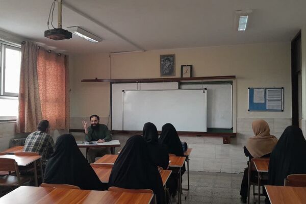 جلسات آموزشی در دبیرستان شاهد علامه طباطبایی ناحیه 2 شهرری 