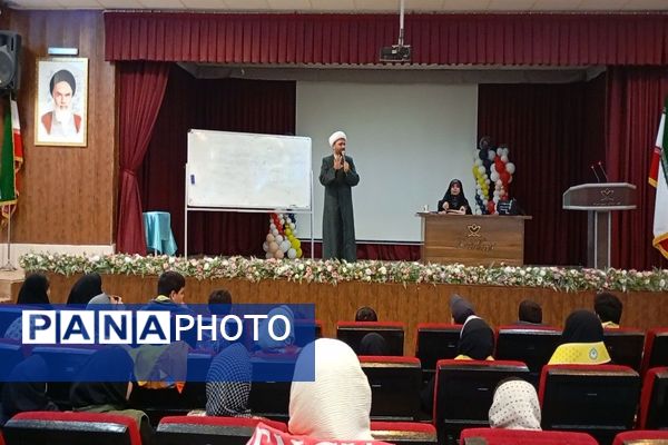 کلاس آموزشی خبرنگاری در کانون مهر تابان نیشابور