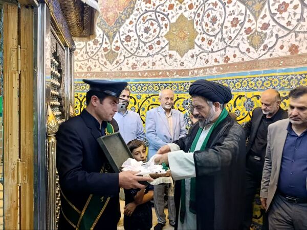 مراسم غبار روبی و زیارت ضریح مطهر سلطانعلی ابن امام محمد باقر (ع) در کربلای ایران 