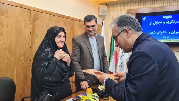 مراسم تجلیل از خانواده‌های شهدا در آموزش و پرورش گلستان