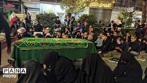 طنین نوای یا حسین در مسجد جامع نیشابور غرق در سوگ عاشورا