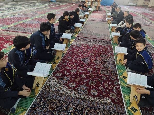 محفل انس باقرآن و اجرای سرود یاعلی با همکاری دانش‌آموزان مدرسه فرهنگ