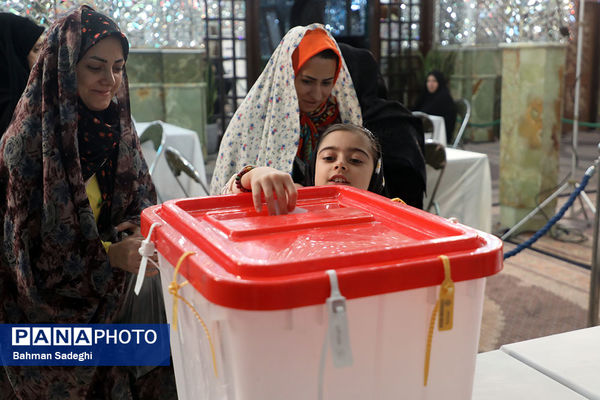 مرحله دوم انتخابات چهاردهمین دوره ریاست‌ جمهوری در آستان امامزاده صالح(ع)