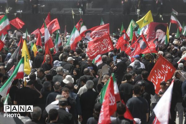 وداع با پیکر مطهر امام شهید در مصلای تهران