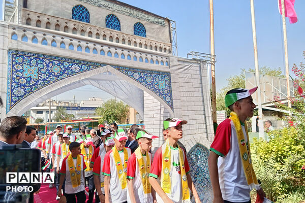 طنین زنگ مهر در دبیرستان رازی شیراز - 1