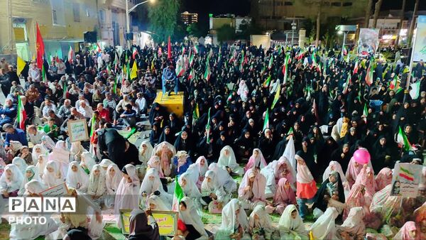تجمعات مردمی نجف آباد همراه با جشن تکلیف دختران و اقامه نماز استغاثه