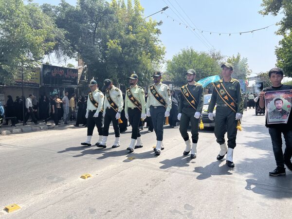 تشییع پیکر شهید ایمان وحیدی در آشخانه