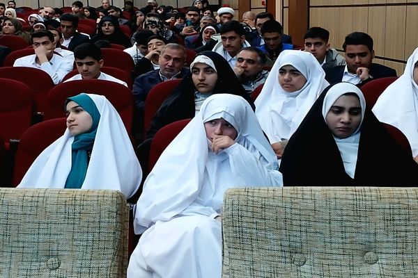 آبین بدرقه ۵۲ دانش‌آموز عمره‌گذار 