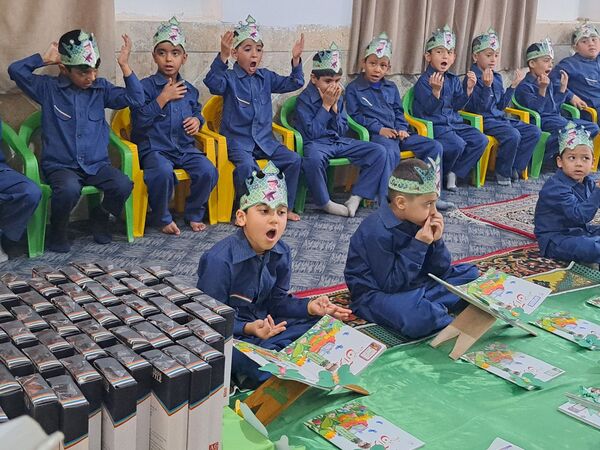 جشن قرآن در دبستان حاج محمد عجب شیر 