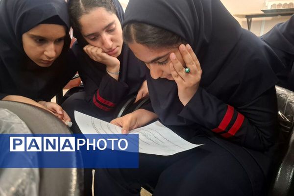 برگزاری دهه‌ ریاضیات در مدرسه هیات امنایی فرزانگان شهرستان ملارد