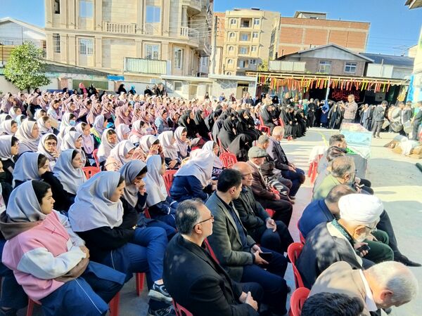دبیرستان نجم میزبان پیکر یک شهید گمنام شد