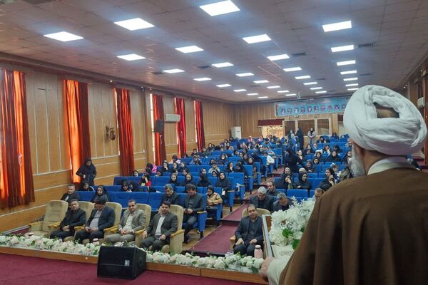 آیین تجلیل و اختتامیه طرح‌های آموزشی معاونت آموزش متوسطه و برگزیدگان رتبه‌های برتر آموزشی در قرچک