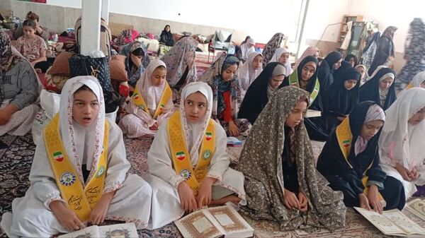 اعتکاف دانش‌آموزی در مسجد امام حسین(ع) روستای تپه‌گجی منطقه بیرانوند 