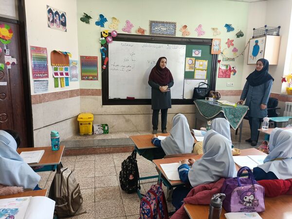 بازدید و ارزیابی مسئولان آموزش پرورش از دبستان زنده  یاد امینی پور