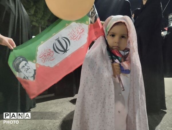 حضور پرشور مردم در سی و یکمین شب بیعت؛ آیین وحدت در روز جمهوری اسلامی