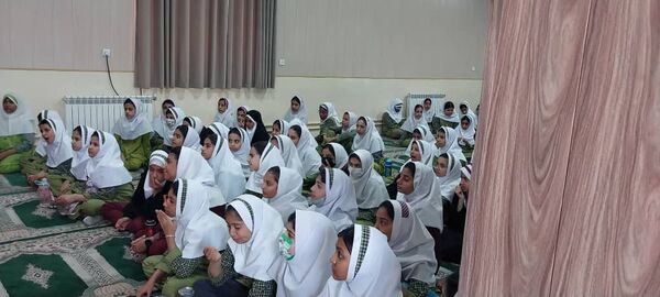 مراسم هفته مبارزه با اعتیاد در دبستان شاهد حاجی‌آباد 