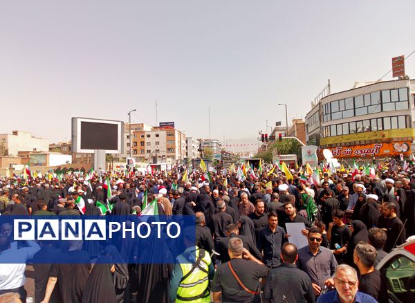 وداع تهرانی‌ها با پیکر مطهر شهدای حمله تروریستی رژیم صهیونیستی 