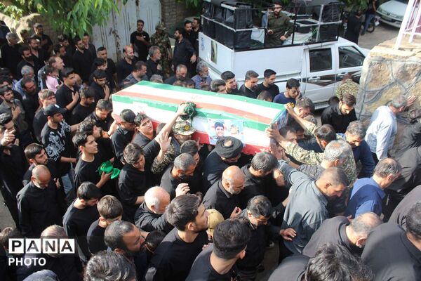خاکسپاری دو شهید جنگ سوم در گلزار شهدای روستای فردو
