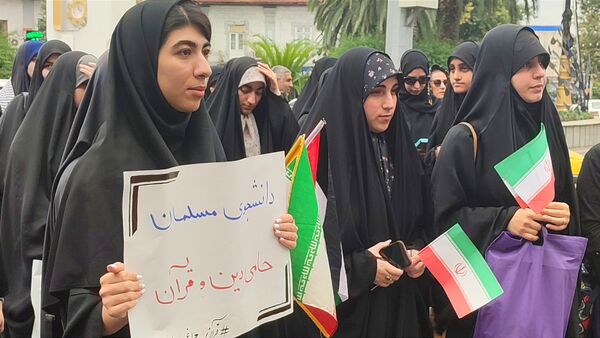 تجمع دانشجویان در اعتراض به حملات آمریکا و اسرائیل در قائمشهر 