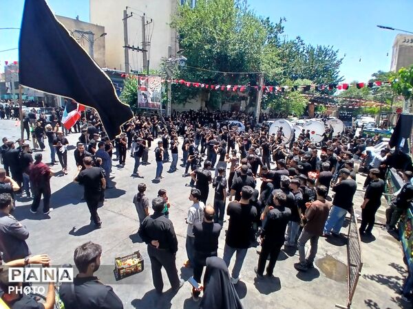 اوج ارادت مردم کرج به سرور آزادگان جهان  در عاشورای حسینی