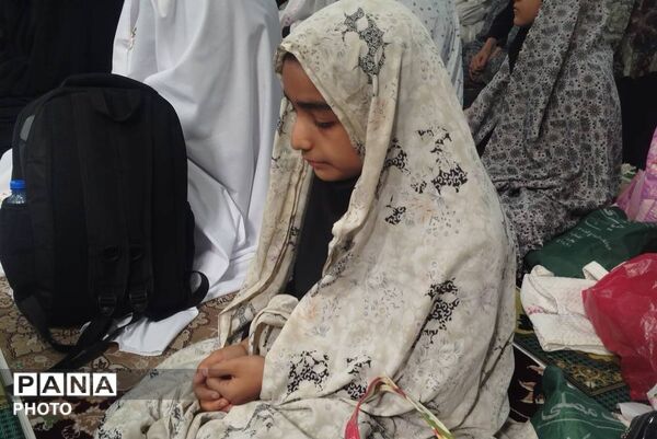 دانش‌آموزان بهارستان؛ جلوه‌گر پیوند مدرسه با معنویت در نماز جمعه