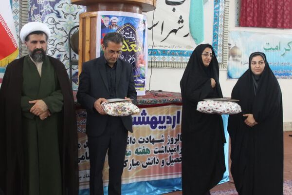 بزرگداشت مقام معلم در نماز جمعه گلوگاه 