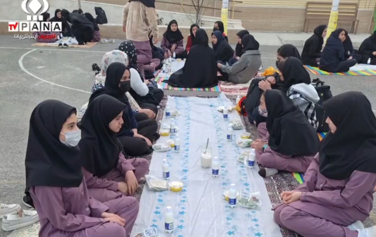 سفره همدلی دانش‌آموزان در ماه مبارک رمضان/ فیلم