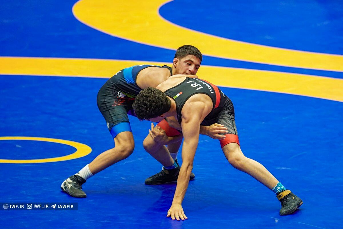 یورش آزادکاران جوان ایران به دایره طلایی اردوی تیم ملی