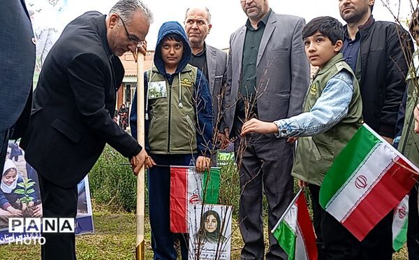 دانش‌آموزان گرگانی نهال عشق به وطن کاشتند