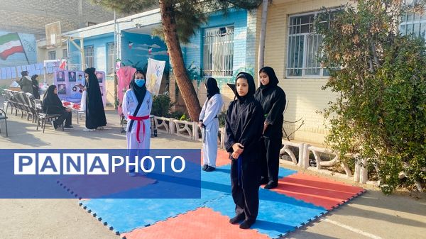 آغاز رسمی مسابقات فرهنگی هنری با نواختن زنگ جشنواره فردا و جشنواره ماها در مدرسه تکتم 