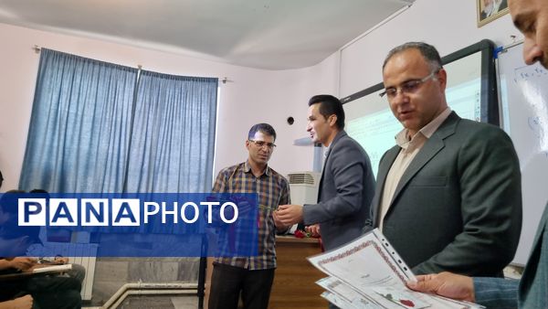 تقدیر از معلمان دبیرستان نمونه دولتی پژوهش آشخانه