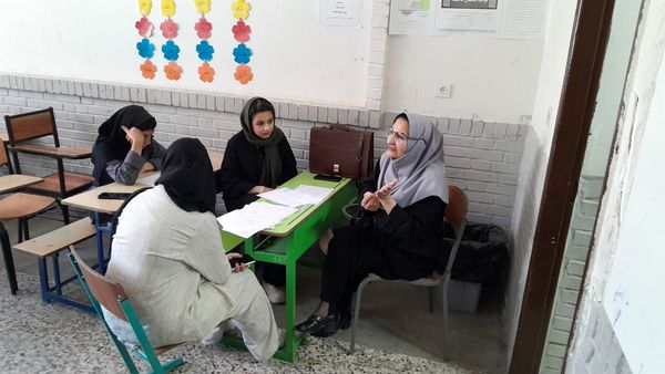 هدایت تحصیلی دانش آموزان پایه نهم دبیرستان میثاق منطقه تبادکان مشهد
