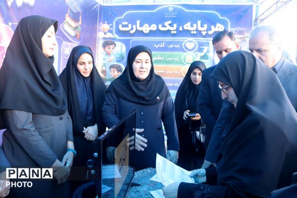 نمایشگاه طرح‌های ارتقا کیفیت آموزش در مقطع ابتدایی استان آذربایجان شرقی با حضور معاون وزیر 
