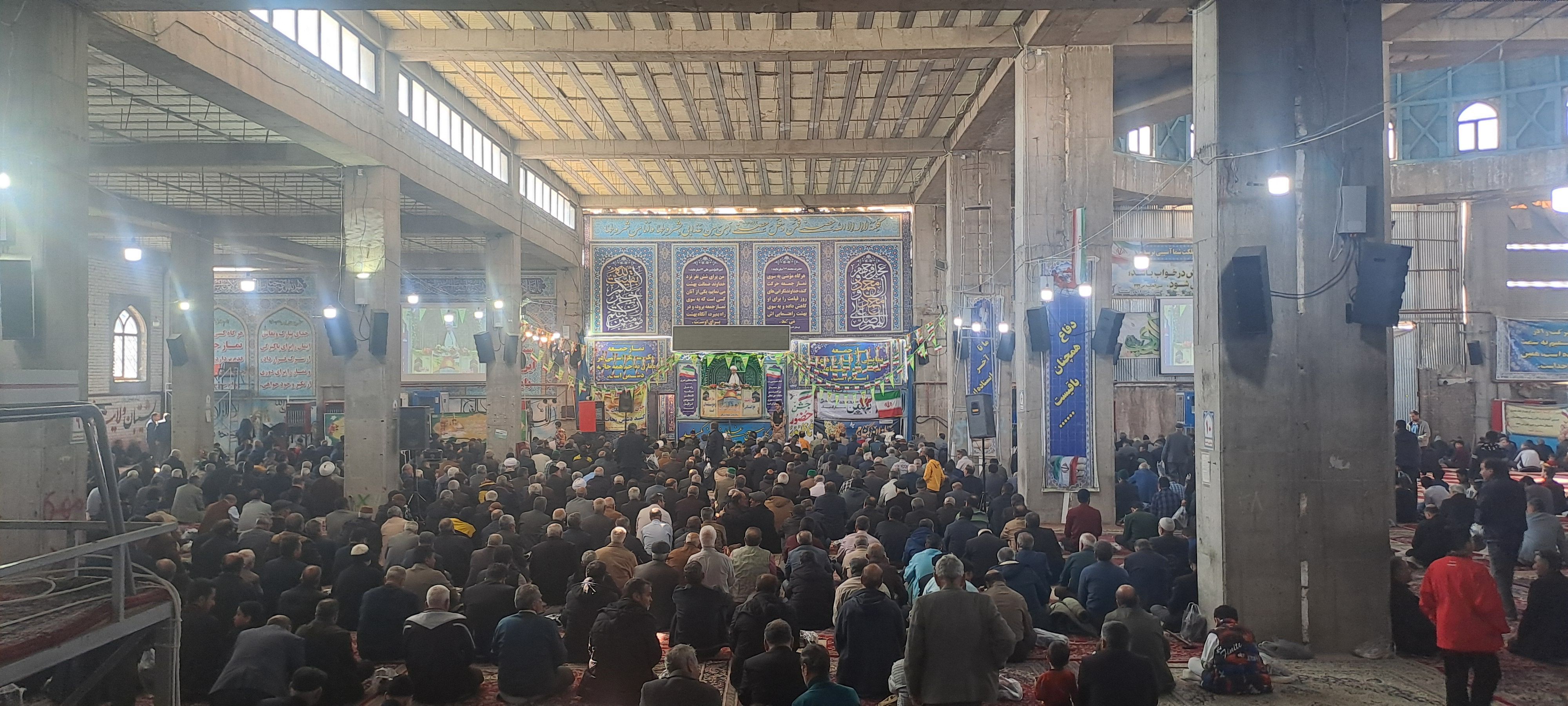 نماز عبادی سیاسی جمعه به همراه سخنرانی پیش از خطبه های معاون پرورشی در نیشابور 