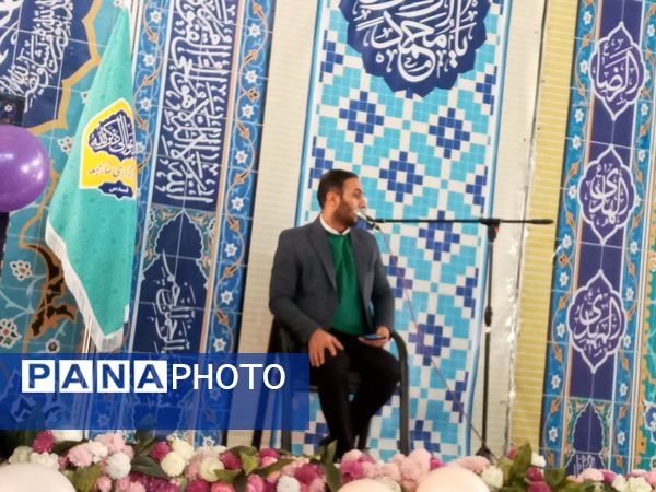 دکلمه‌خوانی دانش‌آموزان در مقابل مادران شهرستان قدس به‌مناسبت روز مادر