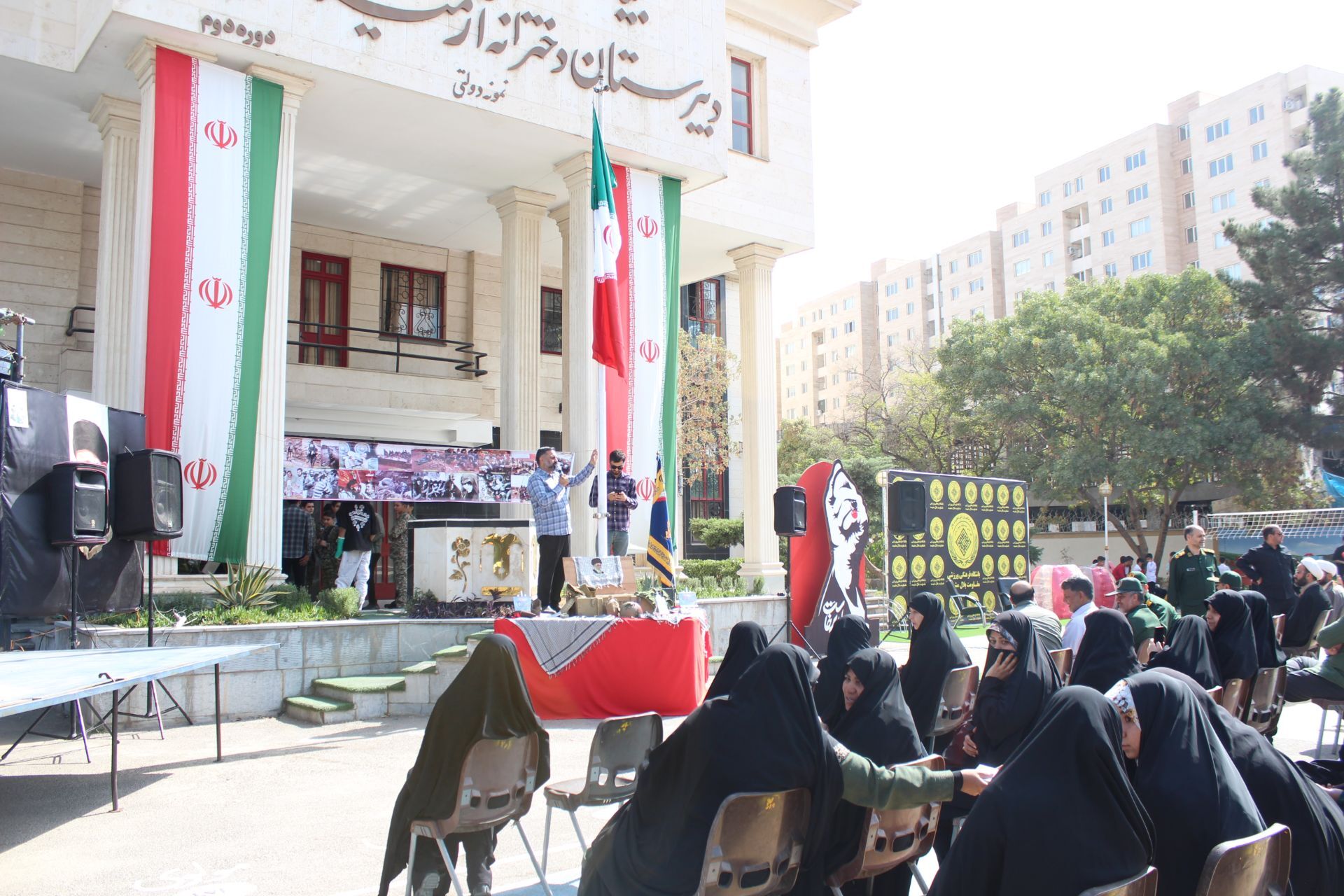 نمایشگاه اسوه در مدرسه مصلی‌نژاد مشهد 