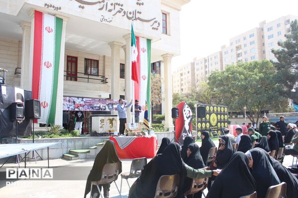 نمایشگاه اسوه در مدرسه مصلی‌نژاد مشهد 