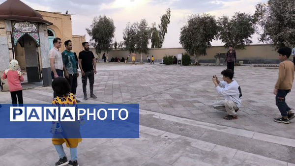 حال و هوای امامزاده سکینه خاتون(س) قم در روز طبیعت