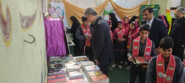 برگزاری مراسم شاهنامه‌خوانی و حافظ‌خوانی همراه با افتتاح نمایشگاه کتاب در مدرسه میلاد و کوثر نبی سعدآباد