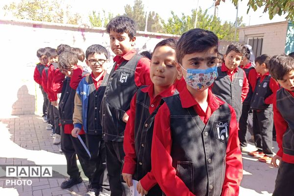 جشن عاطفه‌ها در دبستان ایمان همزمان با سراسر کشور