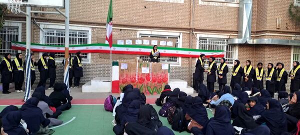 برگزاری مراسم ۱۳ ابان در دبیرستان مستوفی ۲