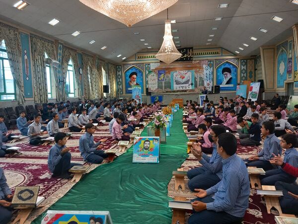محفل انس با قرآن در تکیه ابوالفضلی مزده