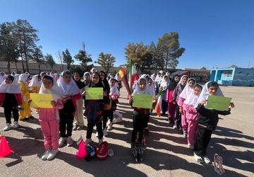 آیین افتتاحیه المپیاد ورزشی دورن مدرسه‌ای در دبستان خدیجه کبری(س)سورمق