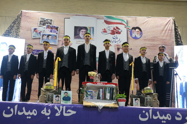 رونمایی کتاب «از مدرسه تا سنگر» در قم